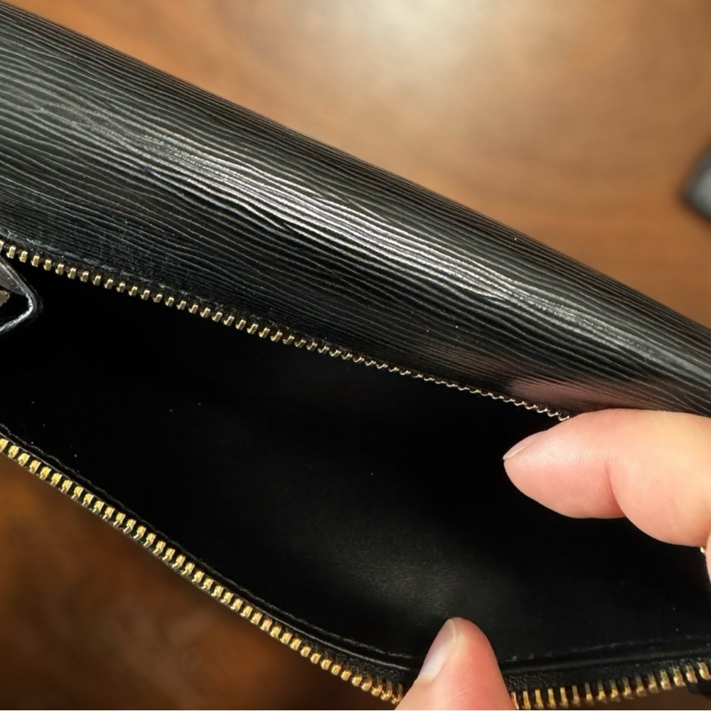 PRADA Wallet - Picture 7 of 7
